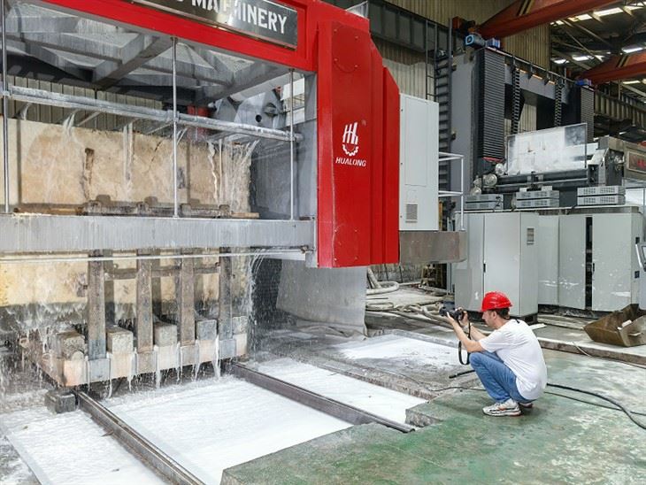Multiwire Machine For Sawing Stone Blocks